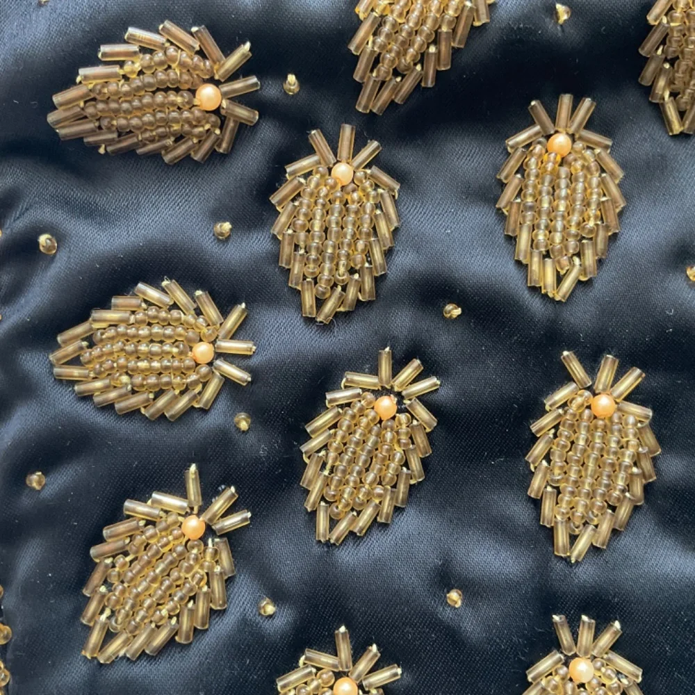 •Vintage  70s Handcrafted Black Silk Pineapple Shaped Beading Purse Clutch